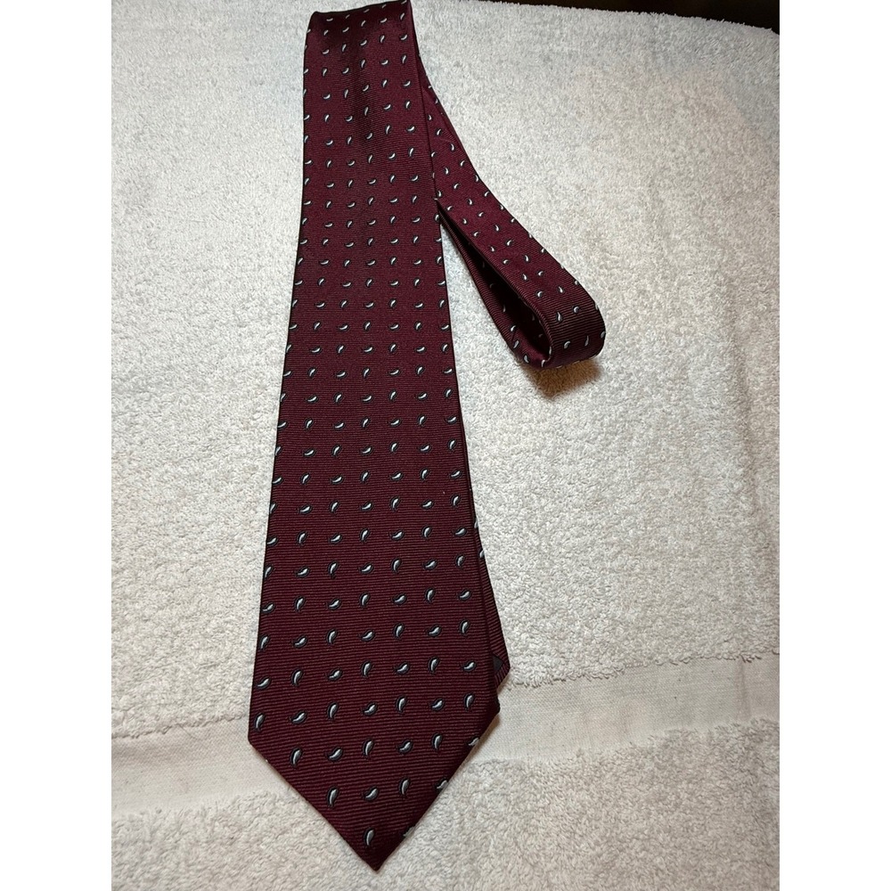 Brooks Brothers Makers Red Silk Paisley Tie Woven in England USA 01533